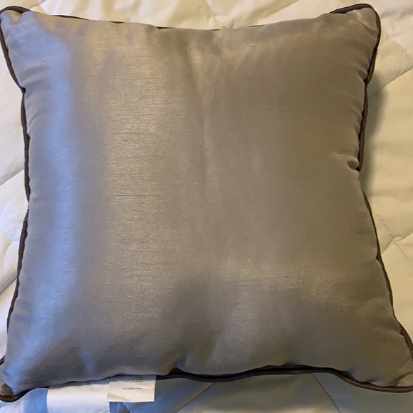 Decorative pillows - Picture 6 of 10